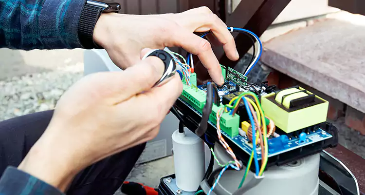 Automatic Driveway Gate Repair in Buenaventura Lakes, FL