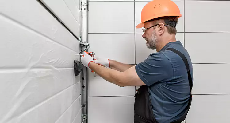 Emergency Garage Door Repair in Buenaventura Lakes, FL