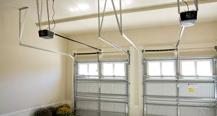 Residential Emergency Garage Door Repair in Buenaventura Lakes, FL