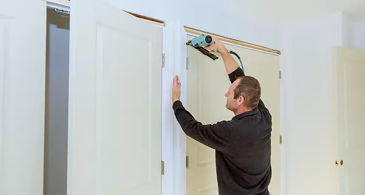 Top Rated Door Fixing ServiceFixing Garage Door Track in Buenaventura Lakes, FL
