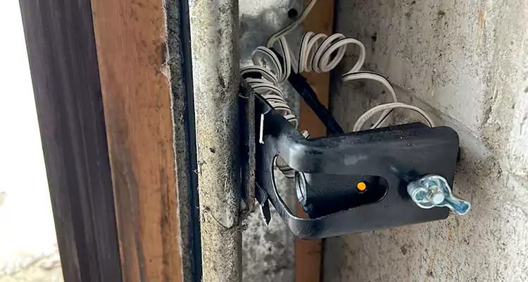 Fix Broken Garage Door Sensor in Buenaventura Lakes, FL