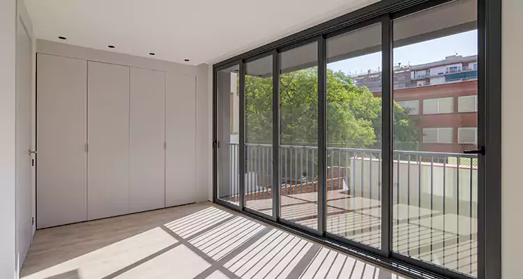 Fix Sliding Screen Door Track in Buenaventura Lakes, FL